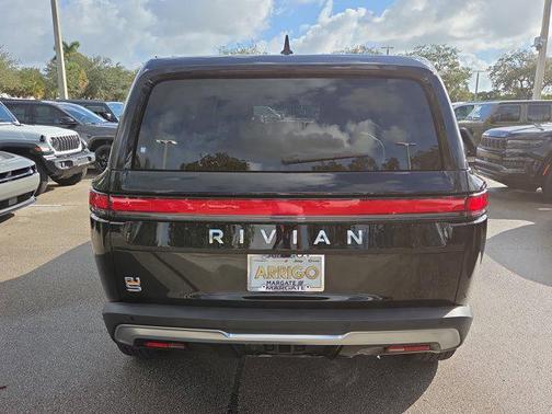 2023 Rivian R1S Adventure