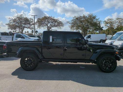 2025 Jeep Gladiator Nighthawk