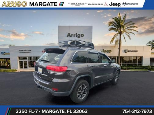 Granite Crystal Metallic Clearcoat 2017 Jeep Grand Cherokee Limited