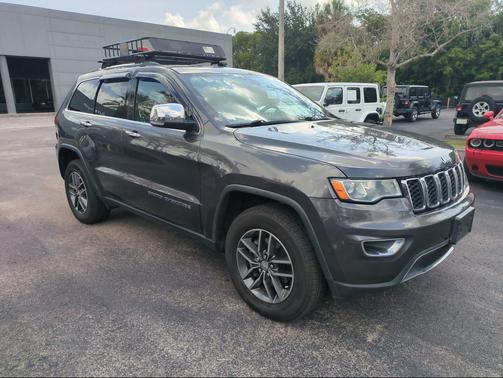 Granite Crystal Metallic Clearcoat 2017 Jeep Grand Cherokee Limited