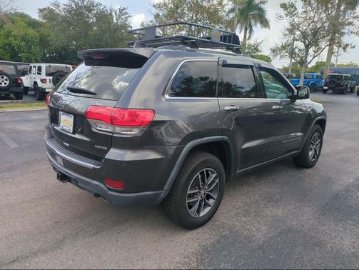 Granite Crystal Metallic Clearcoat 2017 Jeep Grand Cherokee Limited