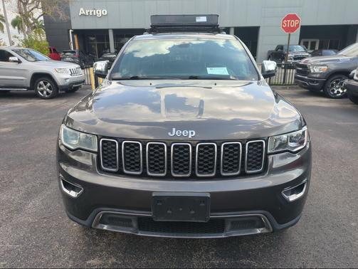 Granite Crystal Metallic Clearcoat 2017 Jeep Grand Cherokee Limited