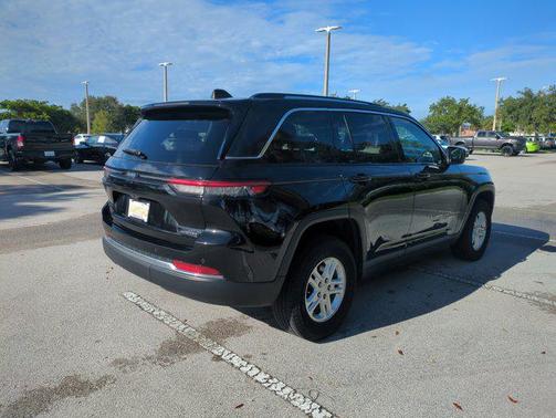 2023 Jeep Grand Cherokee Laredo