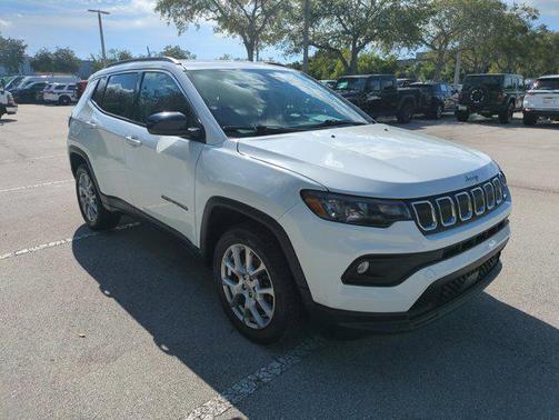 2022 Jeep Compass Latitude Lux