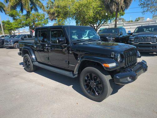 Black Clearcoat 2022 Jeep Gladiator High Altitude 4x4