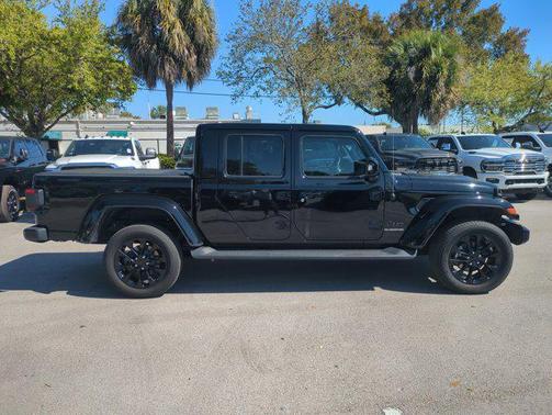 Black Clearcoat 2022 Jeep Gladiator High Altitude 4x4
