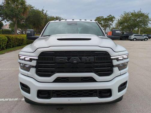 2025 RAM 3500 Laramie Crew Cab 4x4 8' Box