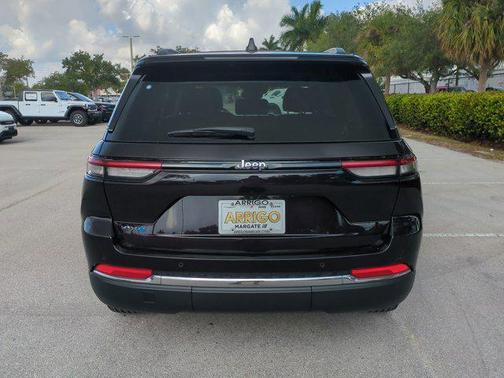 2022 Jeep Grand Cherokee 4xe Base