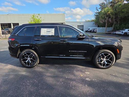 2025 Jeep Grand Cherokee Summit
