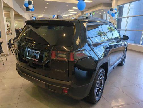 2026 Jeep Cherokee Laredo 4x4