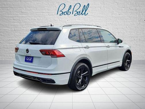 Opal White Pearl Effect 2023 Volkswagen Tiguan 2.0T SE R-Line Black