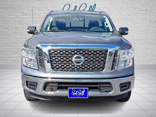 2017 Nissan Titan SV
