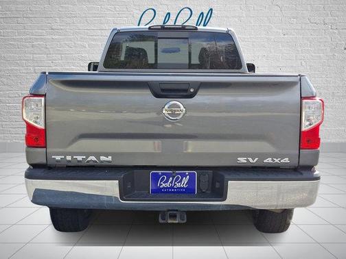 2017 Nissan Titan SV