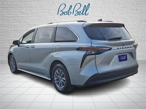 2024 Toyota Sienna XLE