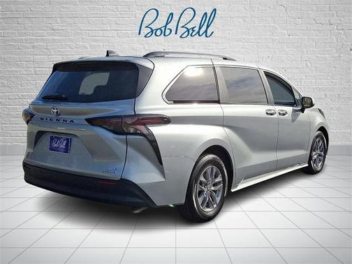 2024 Toyota Sienna XLE