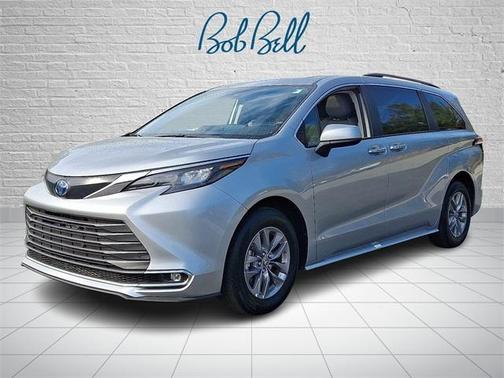 2024 Toyota Sienna XLE