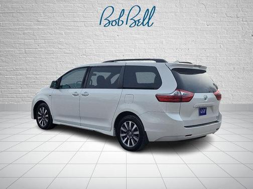 2020 Toyota Sienna XLE Premium