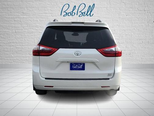 2020 Toyota Sienna XLE Premium