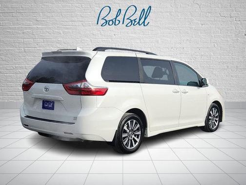2020 Toyota Sienna XLE Premium