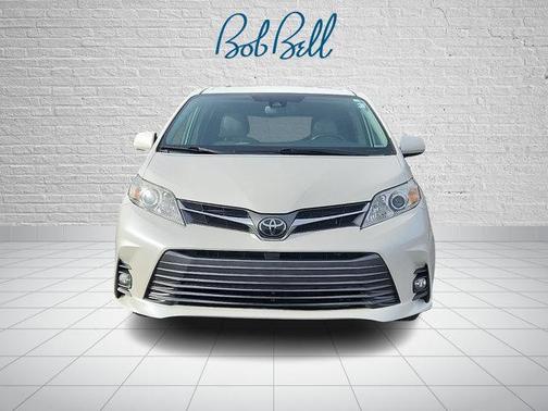 2020 Toyota Sienna XLE Premium