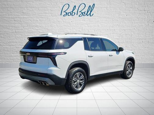 Summit White 2025 Chevrolet Traverse LT