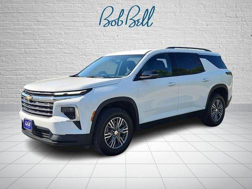 Summit White 2025 Chevrolet Traverse LT