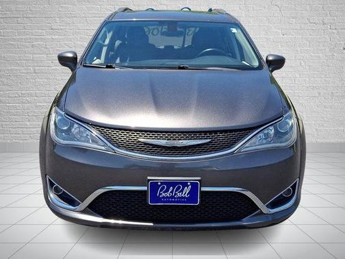 Granite Crystal Clearcoat Metallic 2017 Chrysler Pacifica Touring-L Plus
