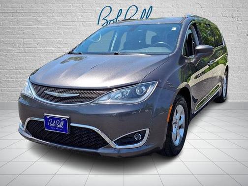 Granite Crystal Clearcoat Metallic 2017 Chrysler Pacifica Touring-L Plus