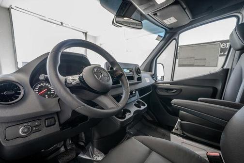 2025 Mercedes-Benz Sprinter 2500 Standard Roof