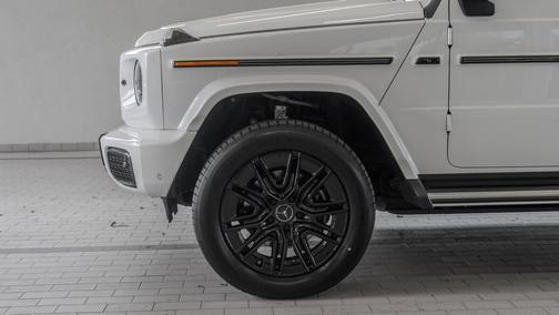 MANUFAKTUR Moonlight White Metallic 2026 Mercedes-Benz G-Class G 580