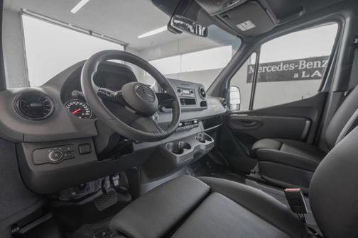 2025 Mercedes-Benz Sprinter 2500 Standard Roof