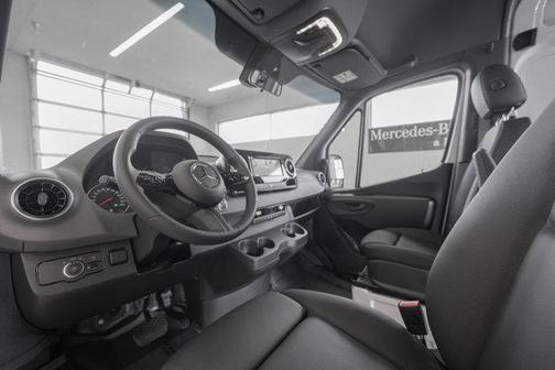 2025 Mercedes-Benz Sprinter 2500 Standard Roof