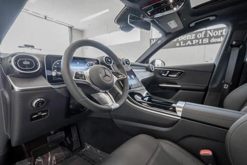 2025 Mercedes-Benz GLC 300 4MATIC