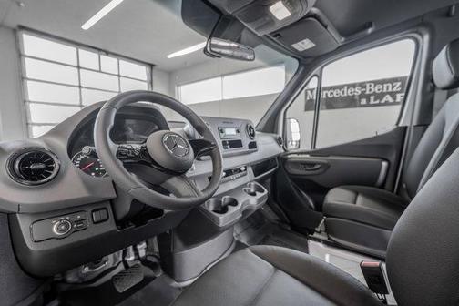 2025 Mercedes-Benz Sprinter 2500 Standard Roof