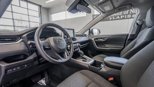 Ice Cap 2024 Toyota RAV4 XLE