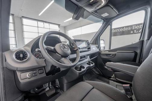 2025 Mercedes-Benz Sprinter 2500 Standard Roof