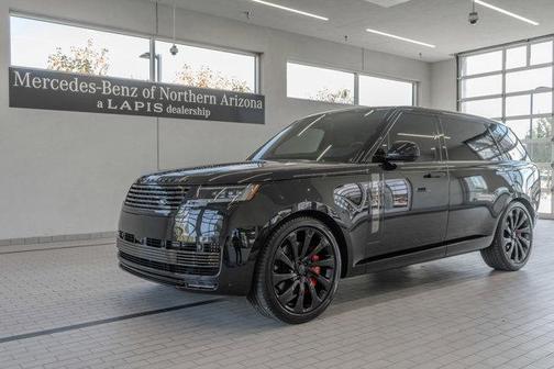 2024 Land Rover Range Rover P615 SV