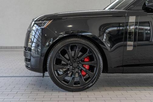 2024 Land Rover Range Rover P615 SV