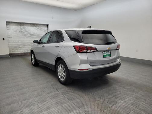 Silver Ice Metallic 2022 Chevrolet Equinox LS