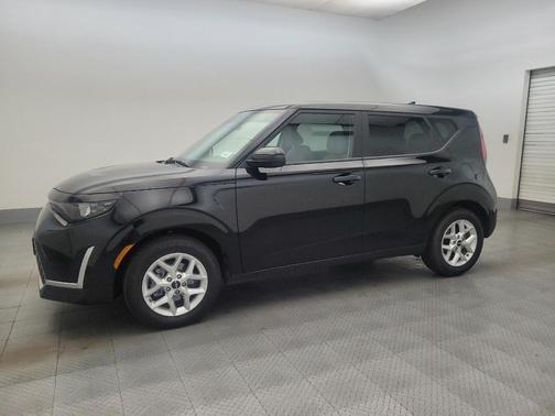 Fusion Black 2025 Kia Soul LX