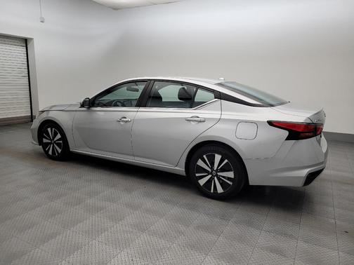 Brilliant Silver Metallic 2022 Nissan Altima 2.5 SV