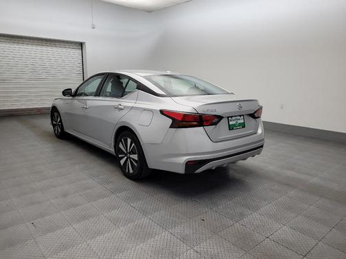 Brilliant Silver Metallic 2022 Nissan Altima 2.5 SV