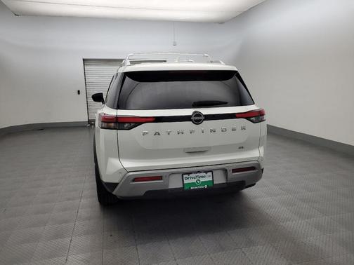 White 2023 Nissan Pathfinder SL FWD