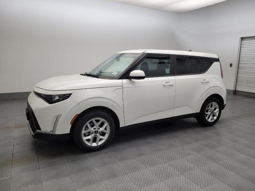 Snow White Pearl 2024 Kia Soul LX