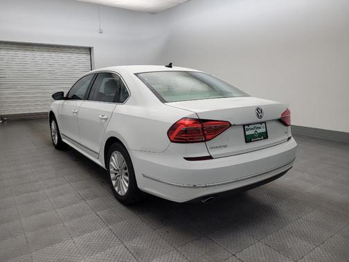 Pure White 2016 Volkswagen Passat 1.8T SE