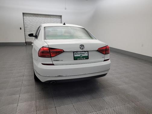 Pure White 2016 Volkswagen Passat 1.8T SE