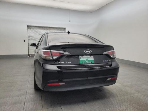 2017 Hyundai SONATA Hybrid SE