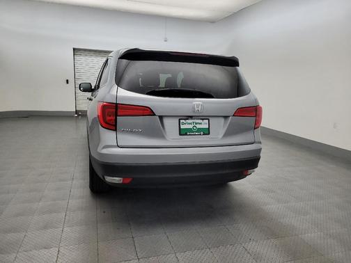 Lunar Silver Metallic 2017 Honda Pilot LX