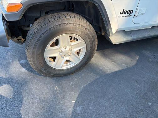 Bright White Clearcoat 2022 Jeep Gladiator Sport S
