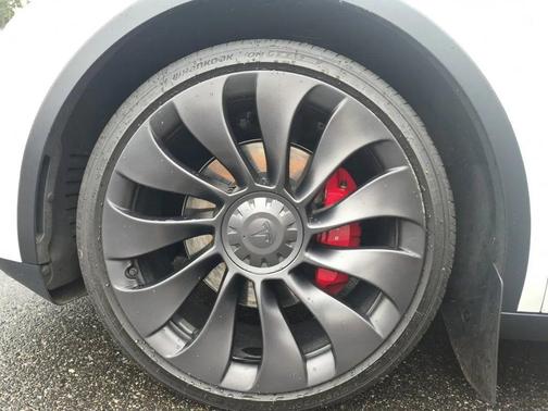 Pearl White Multi-Coat 2025 Tesla Model Y Performance Dual Motor All-Wheel Drive